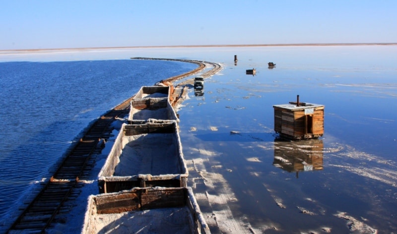 Extraction of salt on the lake Zhaksy Kylysh.