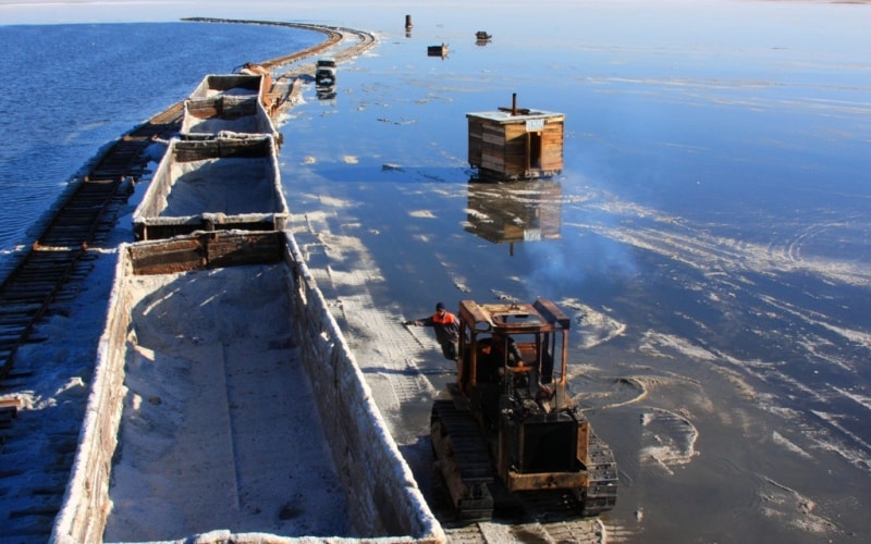 Добыча соли на озере Жаксы Кылыш.