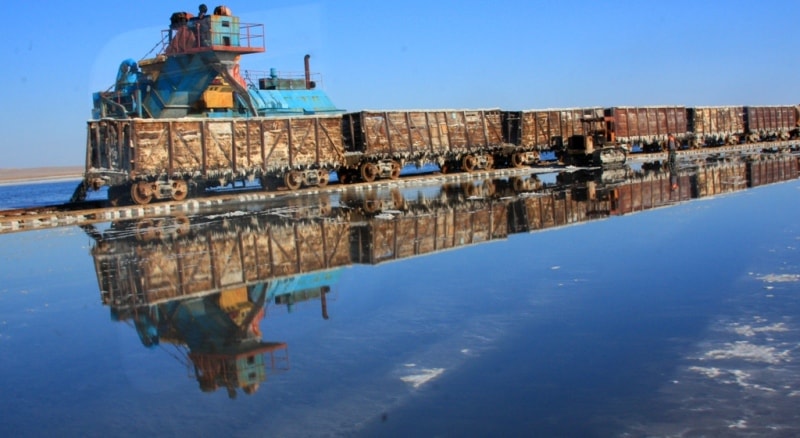 Extraction of salt on the lake Zhaksy Kylysh.