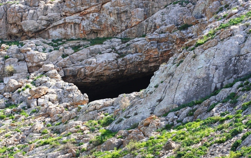 Vicinities Ak-Mosque cave.