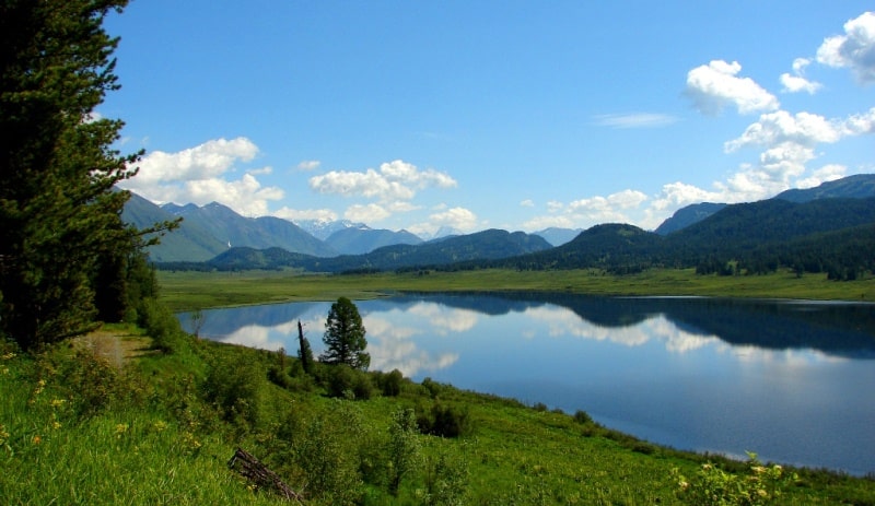 The Yazevoye lake and his environs.