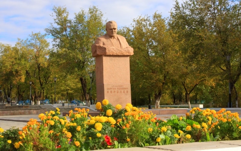 Monument to Sergey Pavlovich Korolev in the city of Baikonur. Photos by Alexander Petrov.