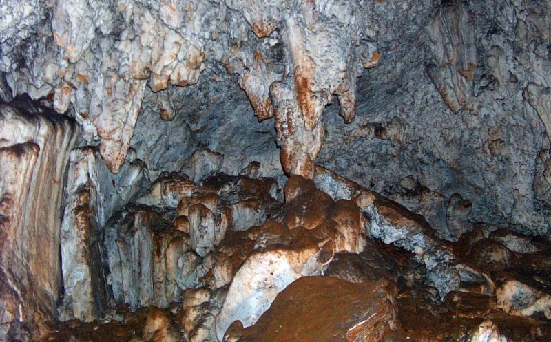 Пещера Сказка в окрестностях заповедника Аксу-Жабаглы.