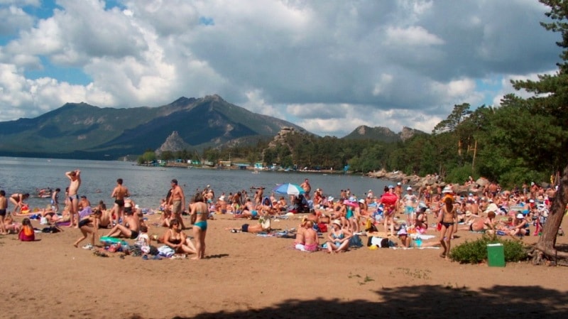 The Overflown beach on lake the Hog.