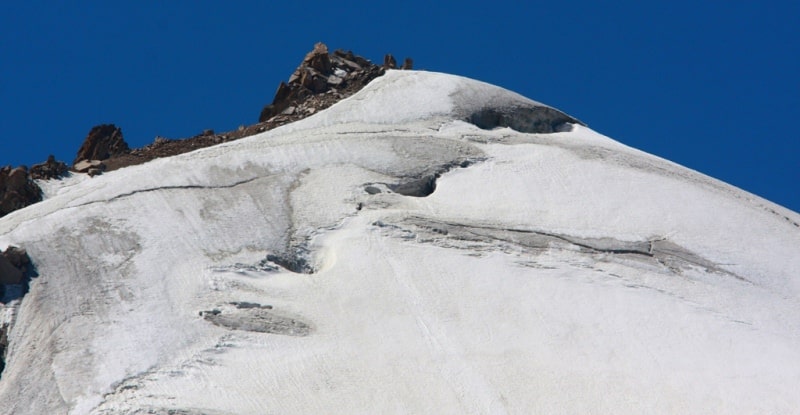 Molodezhny peak.