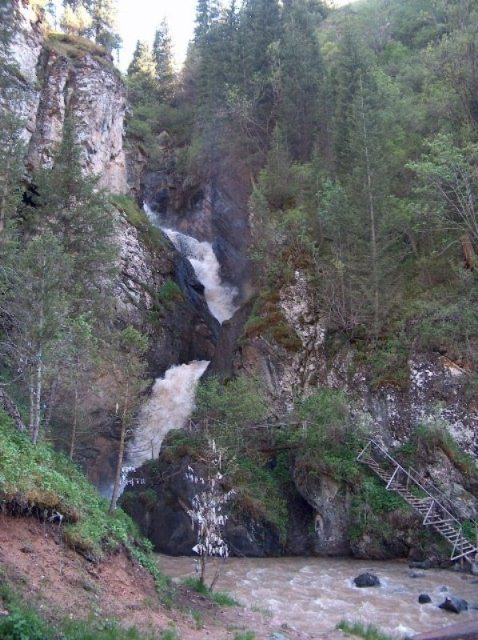 Водопад Кайракский.