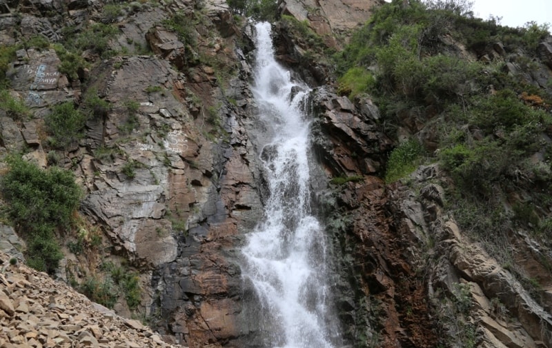 Водопад Медвежий в Тургеньском ущелье.
