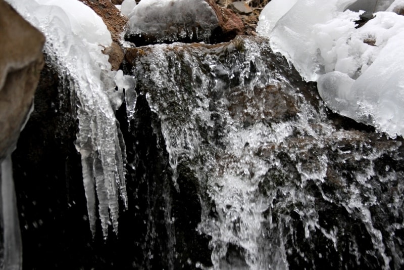 Водопад Медвежий зимой в Тургеньском ущелье.
