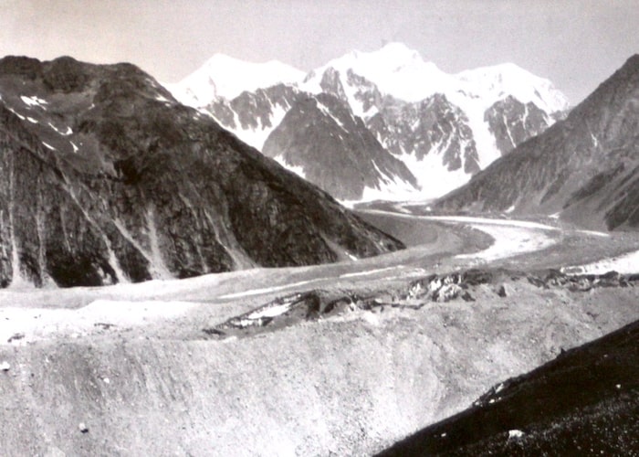 Photo of the Big Berelsky glacier. August, 1897.