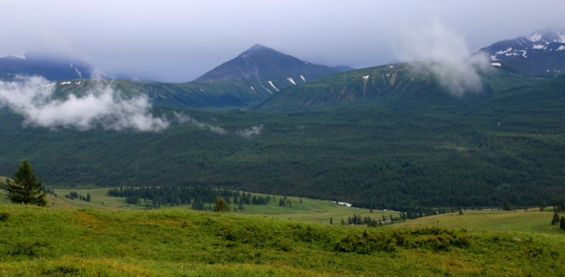 The Bukhtarminskoe lake and his environs.