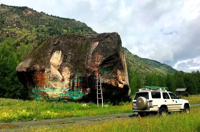 A stone Uy-Tas on Bukhatma river and environs.