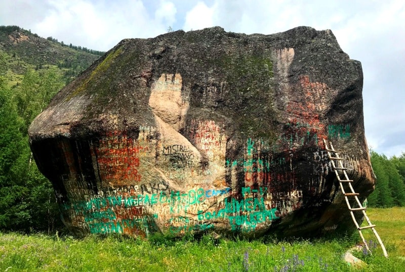 Камень Уй-Тас и окрестности.