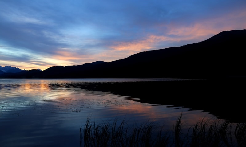 Восход на озере Язевом (Караколь). Катон-Карагайский национальный природный парк.