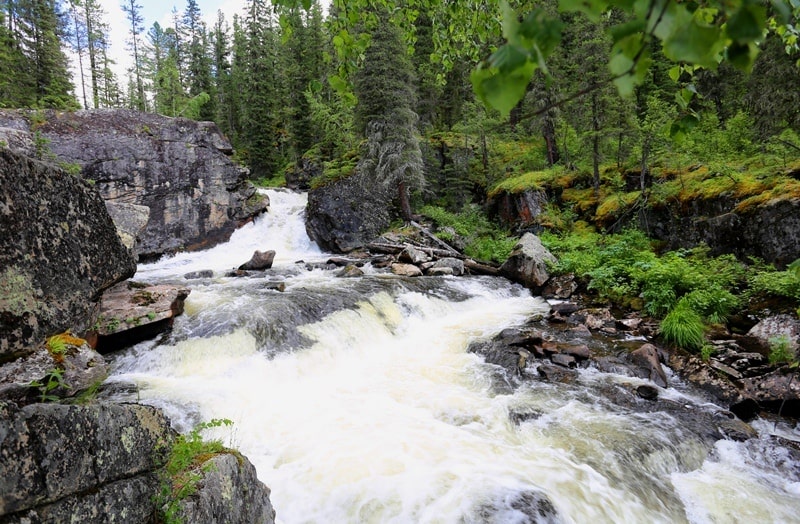 The Yazevyi falls and environs.