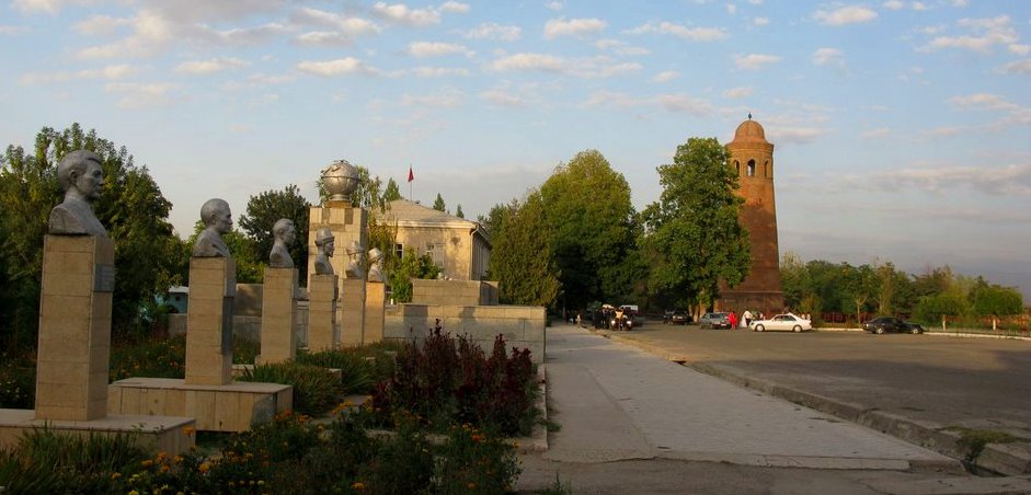 Центральная площадь в Узгене.