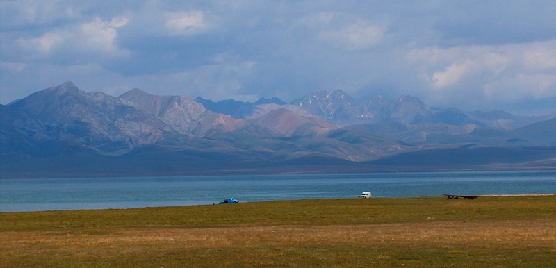 Панорама на озеро Сонг-Куль.