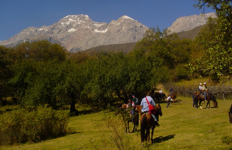 Прогулка на лошадях в горы Ферганского хребта.