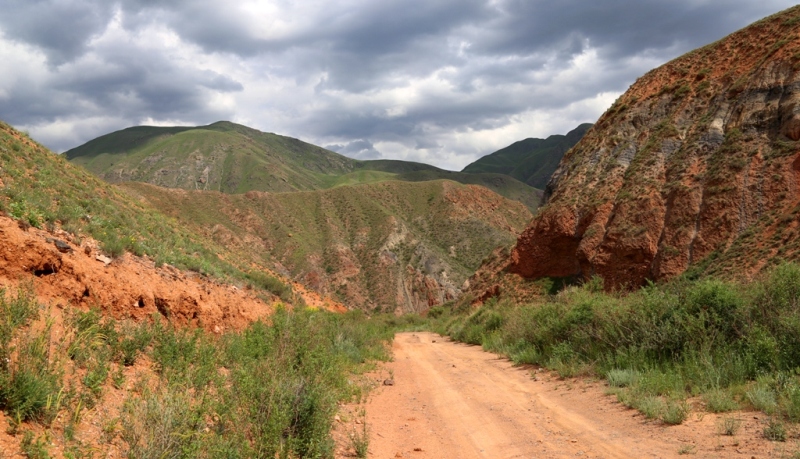 Road to canyon Konorchek.