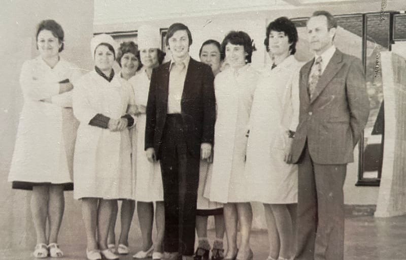22 сентября 1979 года. Чемпион мира по шахматам А. Е. Карпов с медицинскими работниками санатория.