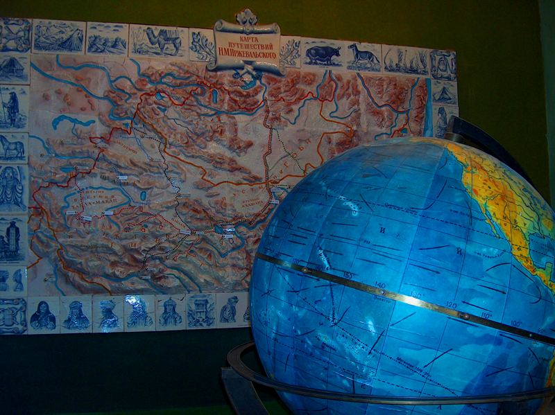 Карта с маршрутами путешественника.