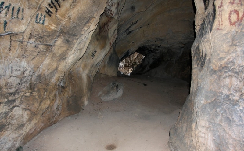 In cave Ak-Chunkur.