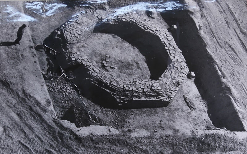 Excavation of the first mausoleum. 1971 - 1973. 