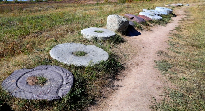 The stone instruments of labor found in vicinities of the Tower Burana complex.