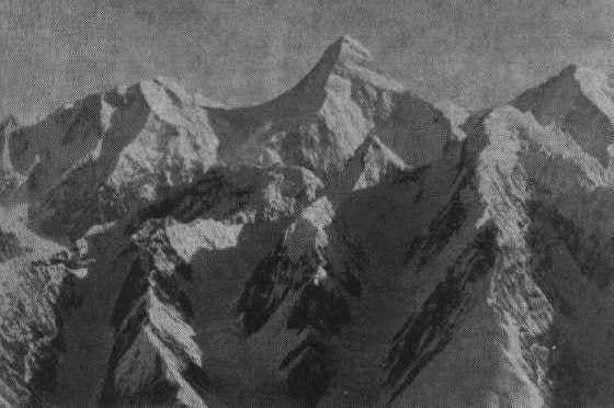 Khan Tengri from the slopes of Pobeda Peak. Photo by B. Studenin.
