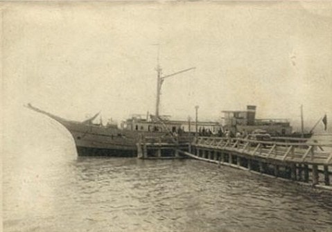 Postcard of 1930. Unloading of the steamship "Pioneer" on the lake Issyk-Kul.