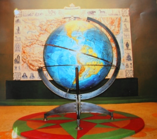 Глобус в музее Пржевальского в Караколе.