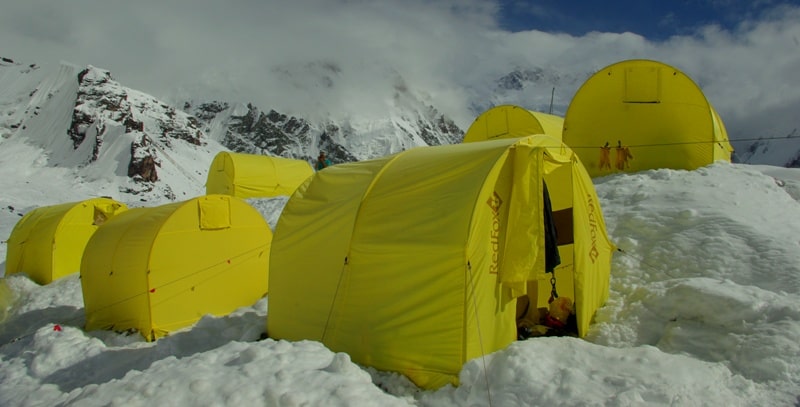 Палатки базового лагеря Южный Иныльчек.