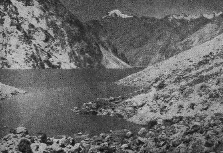 Одна из бухт Сарезского озера.