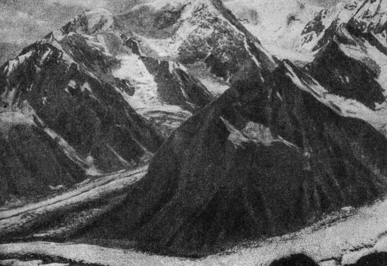 Вид на юго-запад с перевала Кашал-аяк.