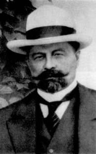 Николай Александрович Варенцов (1862-1947 г.г.) - русский предприниматель, инженер-механик, благотворитель. Способствовал началу хлопководства в Средней Азии и утверждению на российском рынке среднеазиатского хлопка. Имея писательский талант, оставил мемуары, полные ярких подробностей о российском предпринимательстве и московской жизни рубежа XIX-XX в.в.