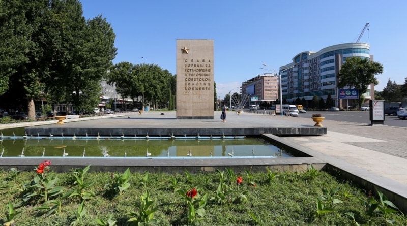 Памятник борцам за установление и упрочение Советской власти в Худжанде.