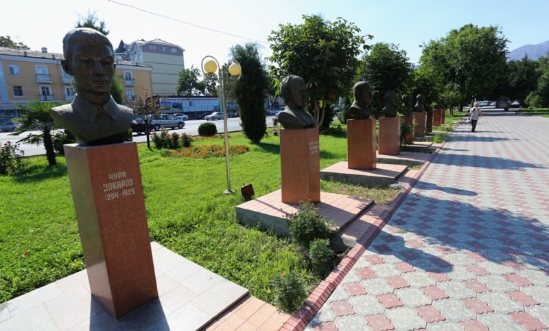 Avenue of heroes and glories in Khudjand.