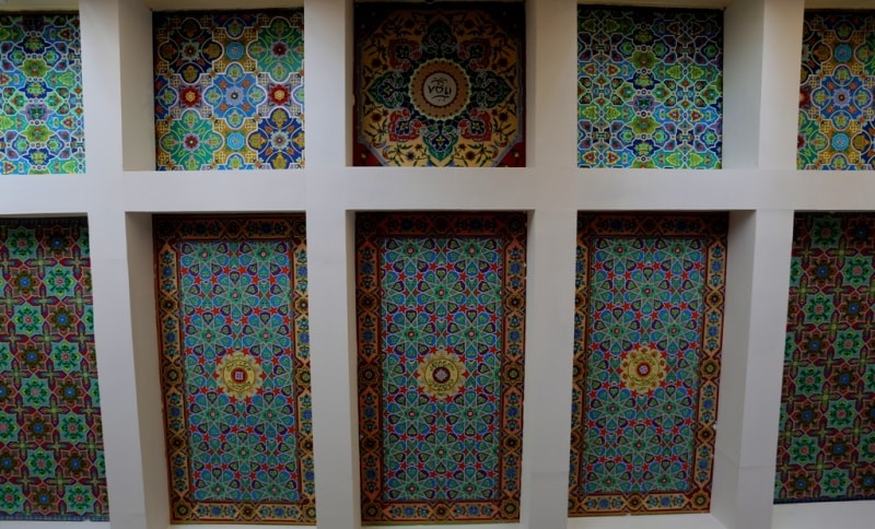 Расписные потолки в вестибюле музея Рудаки.