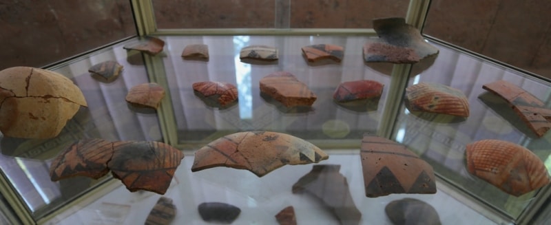 Полихромная расписная керамика аналогичная найденной при раскопках в Южной Туркмении.