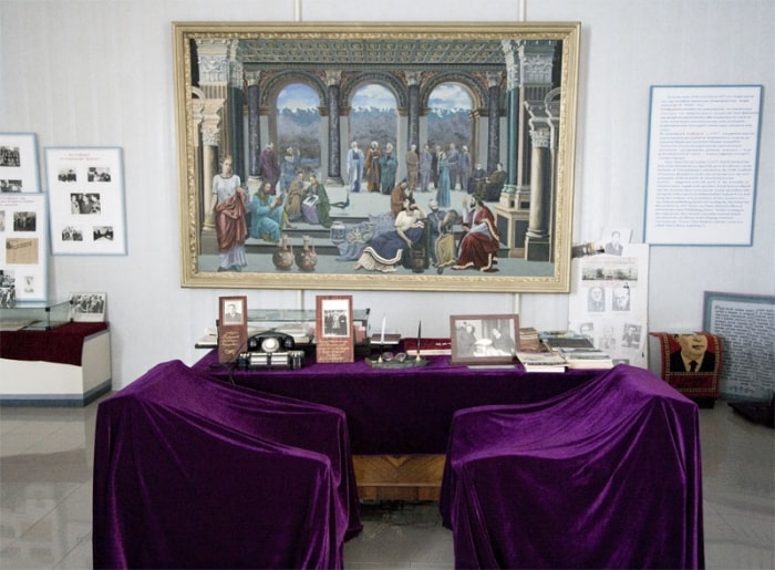 Мемориальный кабинет Б.Г. Гафурова на экспозиции музея.