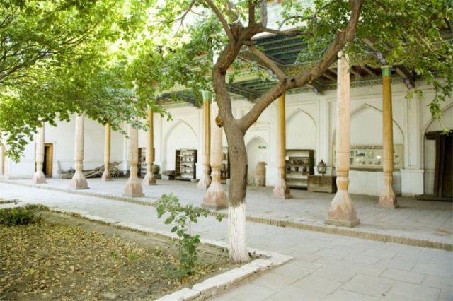 The Exposition under the open canopy in an internal part of a building.