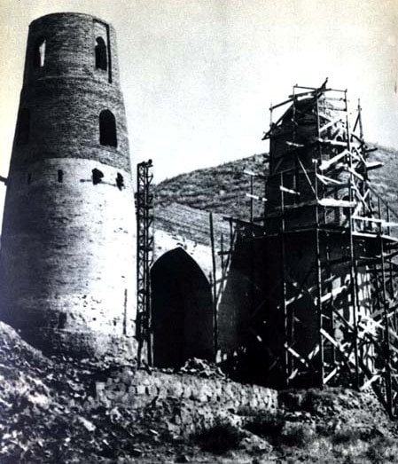 Ghissar a gate during restoration.