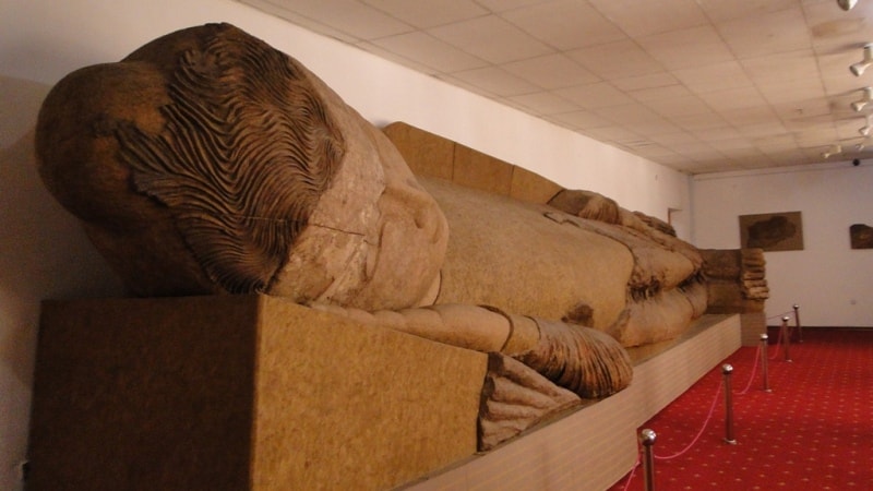 Будда в музее древностей в Душанбе.