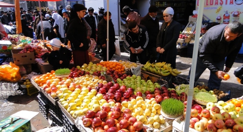 Городской базар в Душанбе.