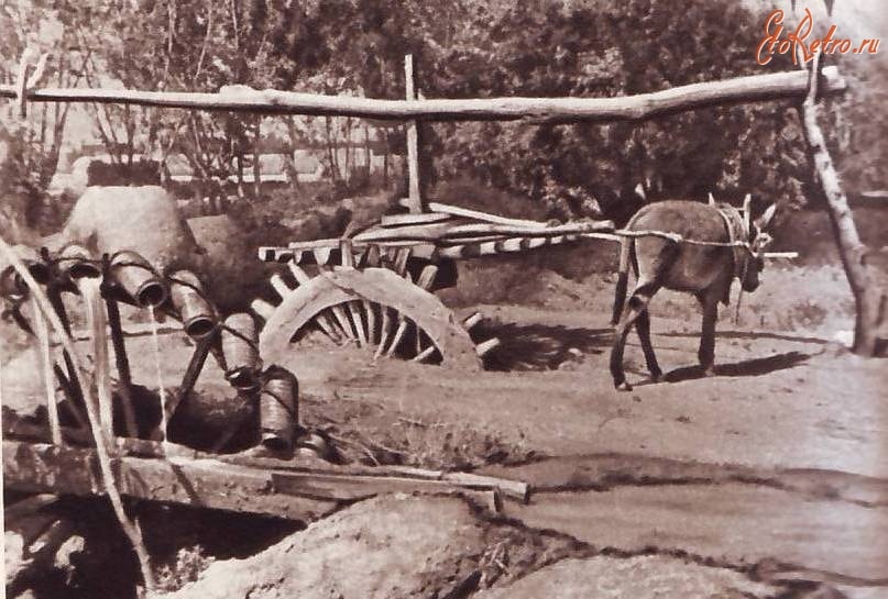 Old way of rising of water on fields.