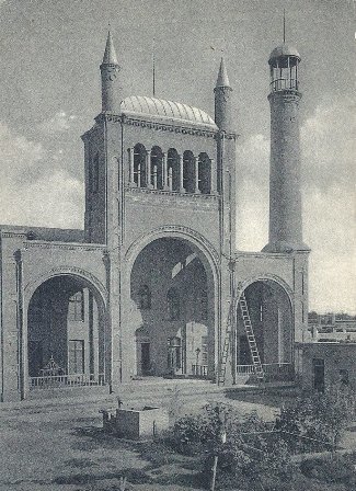 The mosque in Chardzhou in Soviet period there was a museum of local lore here.