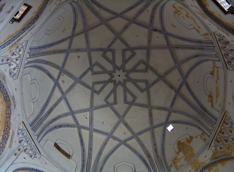 Купол в мавзолее Султана Санджара. 
