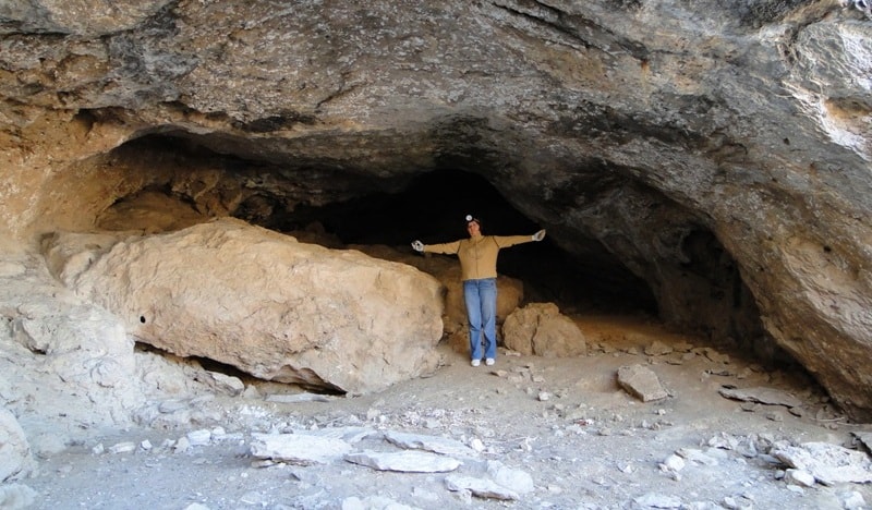 In cave Khoshimoinok.