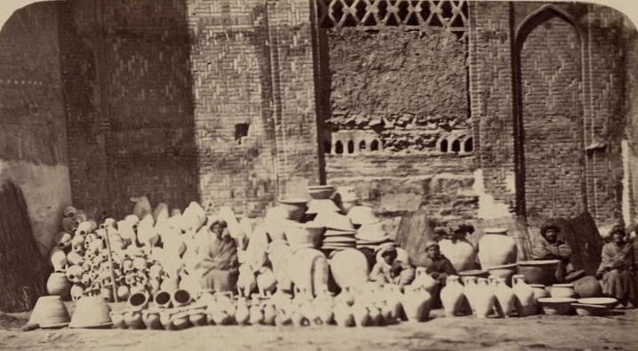 Market of pottery. Photos from the Turkestan album. (1871 – 1872).