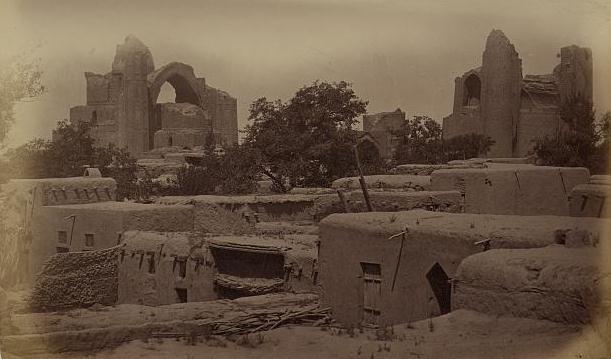 Photo of the mosque of Bibi Khanum of Paul Nadar. 1890.