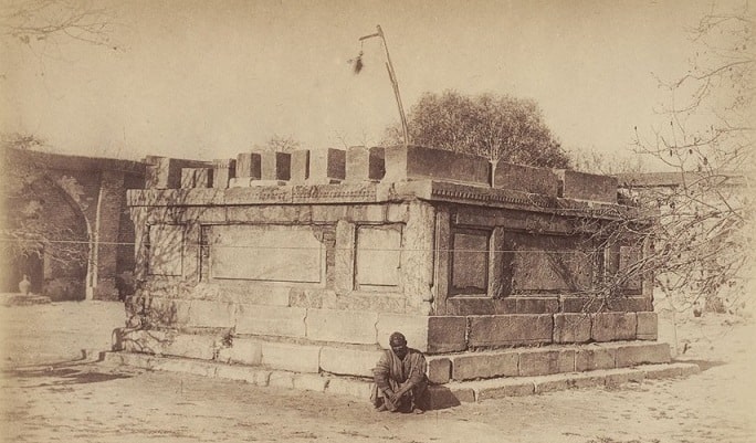 The tomb of 9 Khans of the reigning Khans and their families: Sheibani Khan, who died in the year 916 of the hejra (R. Kh. 1510), his son Timur Muhamed Khan, great-grandson of Kutluk Muhammed Sultan. Amateur photographer G.А.Pankratiev. "Album of historical monuments of Samarkand" 1890.